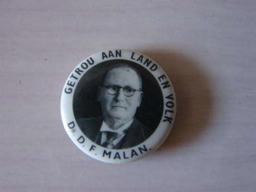 GETROU AAN LAND EN VOLK Dr D. F. Malan  - voting pin / badge