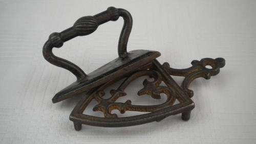 MINIATURE TRI BUMP TOY IRON!!