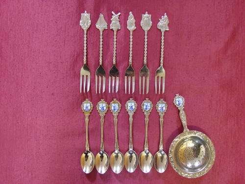 SOUVINER SPOONS - HOLLAND!!