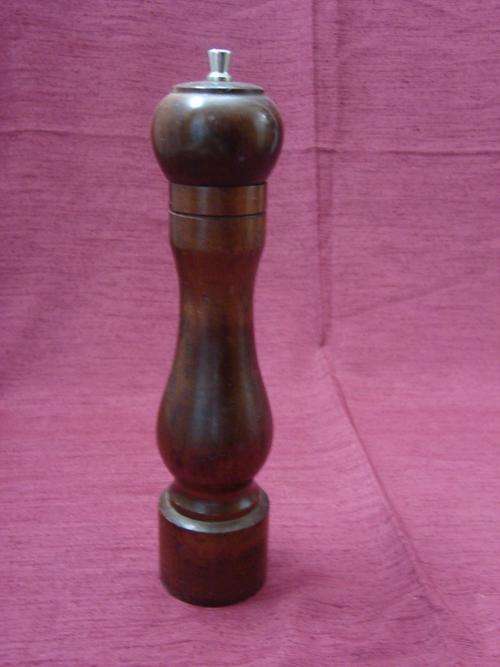 LARGE WOODEN PEPPER POT !!
