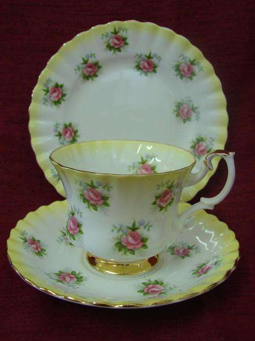 ROYAL ALBERT" FORGET ME NOT ROSE " TRIO - YELLOW