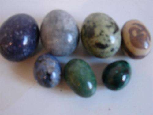 Lot 7 x  egg shaped tumbled stone