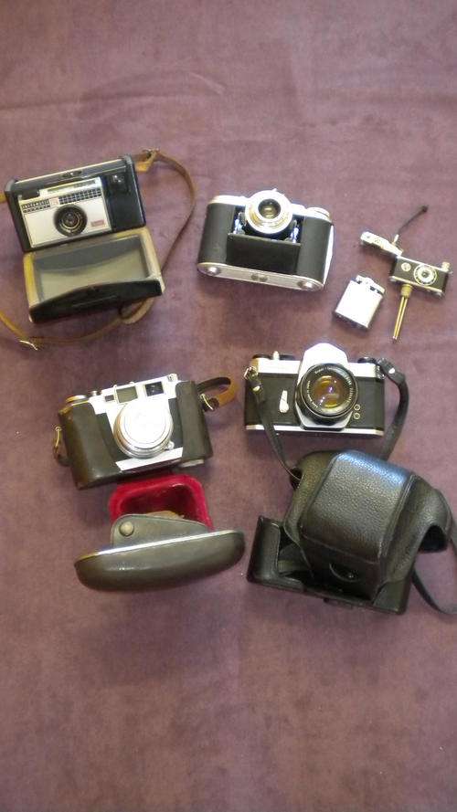 Mixed Lot of old Camera's & Lighters!