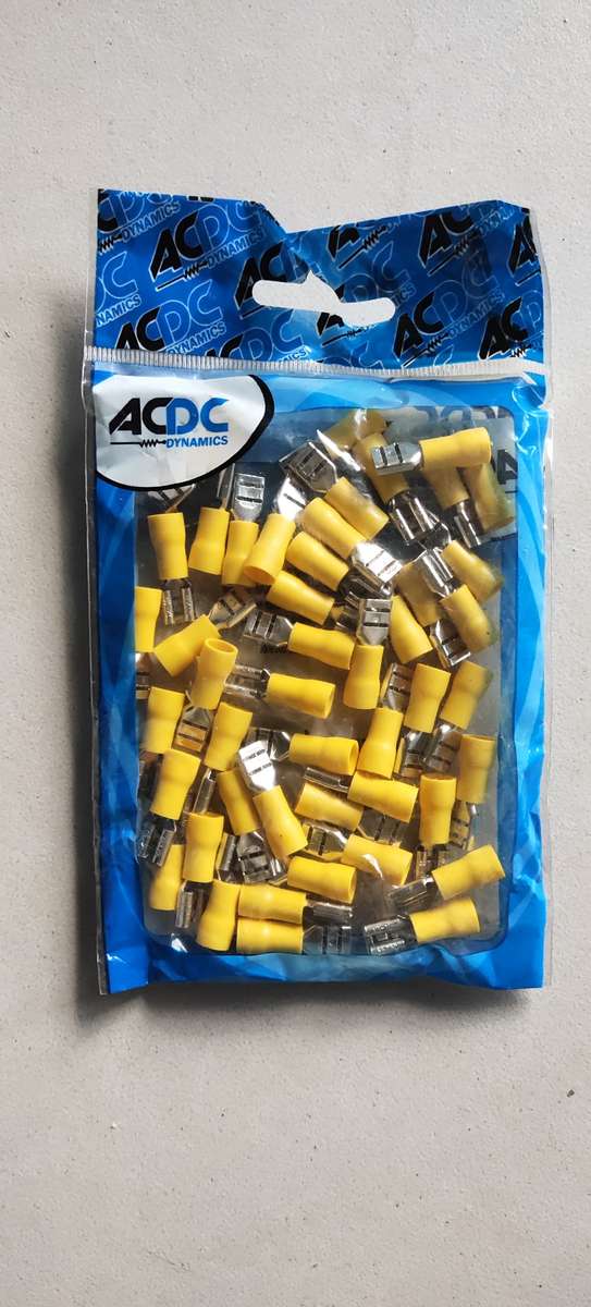 Yellow insulug 6.3mm female discon