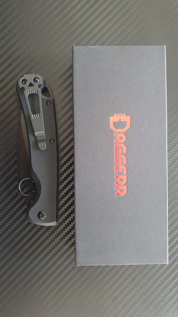 Russian Daggerr Sting folding  knife black plain blade