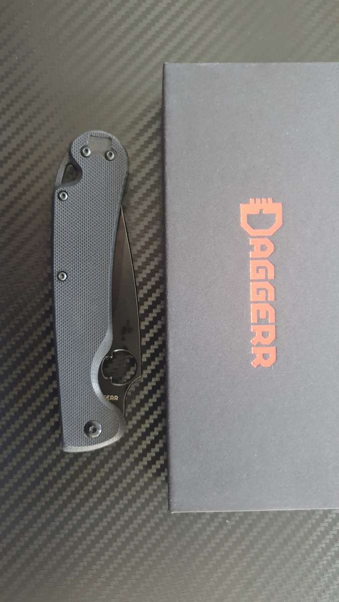 Russian Daggerr Sting folding  knife black plain blade