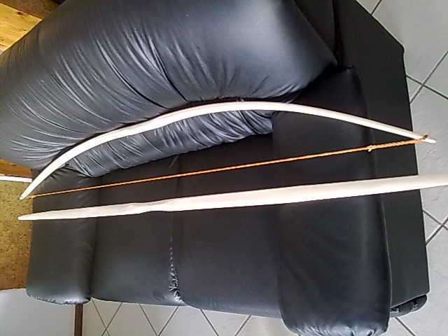 Imported handcrafted Hickory English longbows 28" draw 30lbs 68"+3 arrows