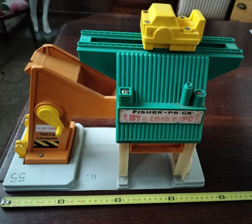 Vintage Fisher Price lift and load depot
