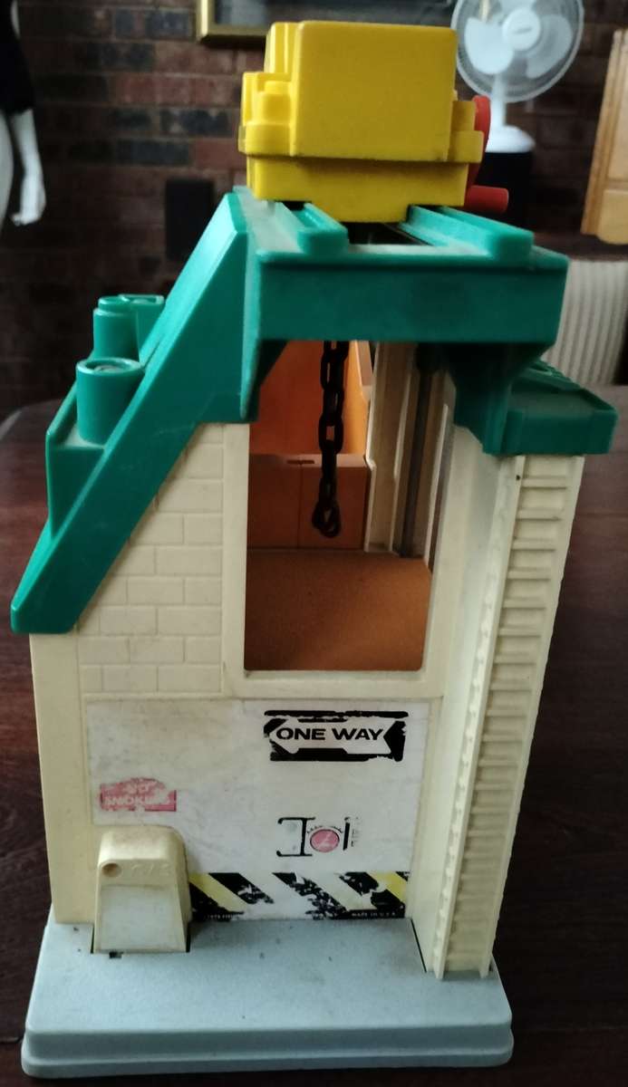 Vintage Fisher Price lift and load depot