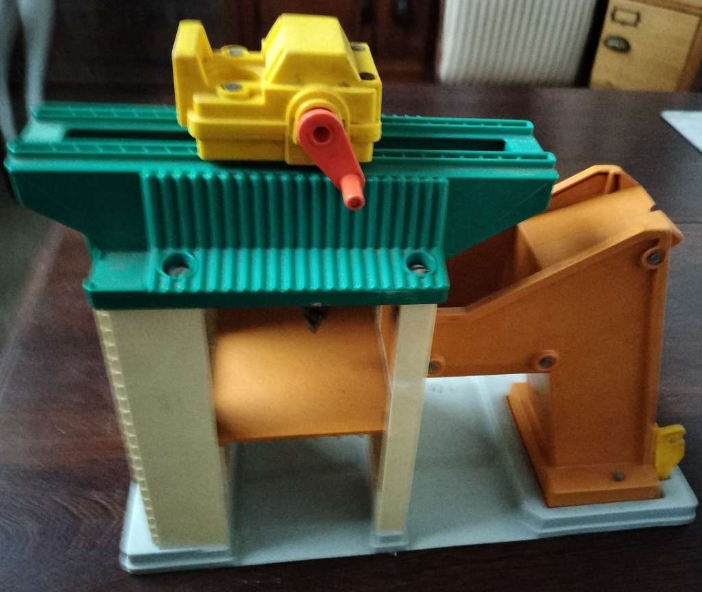 Vintage Fisher Price lift and load depot