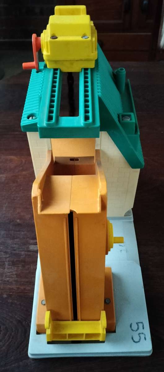 Vintage Fisher Price lift and load depot