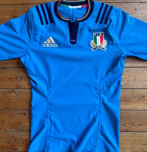 Italy player issue rugby jersey