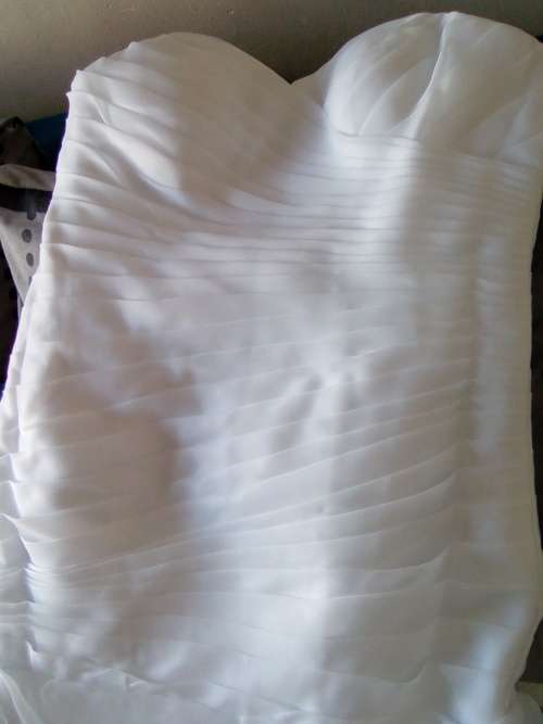 Beautiful Trumpet Style / Fit & Flair Crisp White Wedding Dress