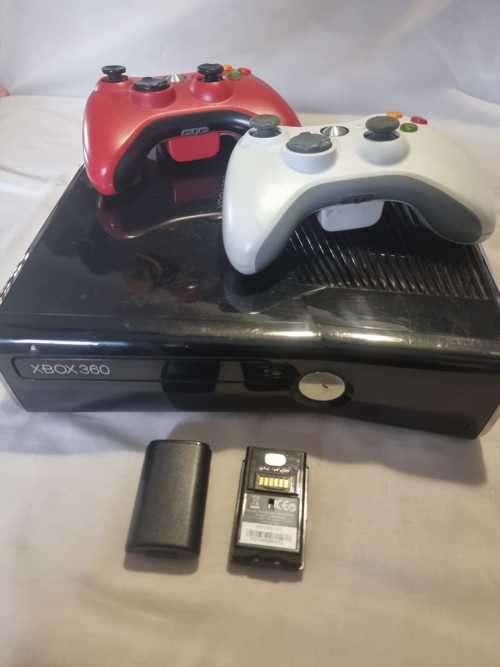 Secondhand Xbox 360 with Remote, Games & Accessories