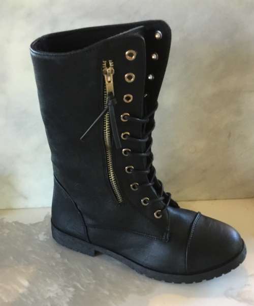 Black combat boots new - suit size 5, 6 or 7.