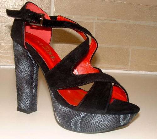 Size 4      Black snakeskin platform shoes