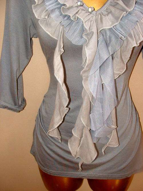 10 / 12 new grey ruffle top soft and strechy looks great on a toned body