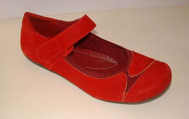 Size:  6 7 8  new RED    ladies pump style trainers takkie shoe shoes