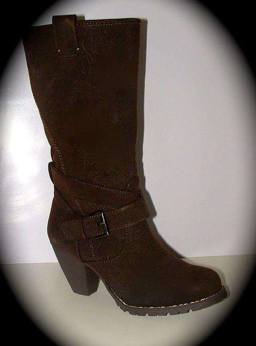 SIZE 7  - faux leather chic brown COWBOY boots