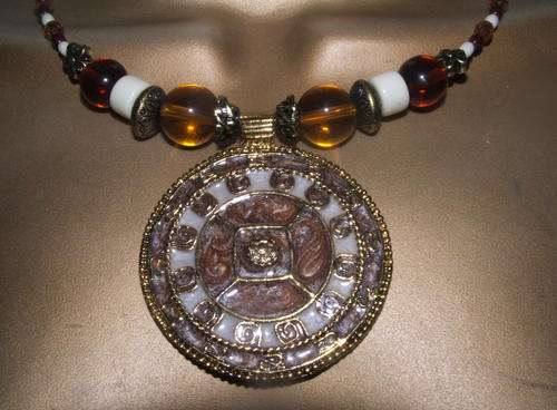 New beaded pendant necklace by Truworths RRP R85.00 !!