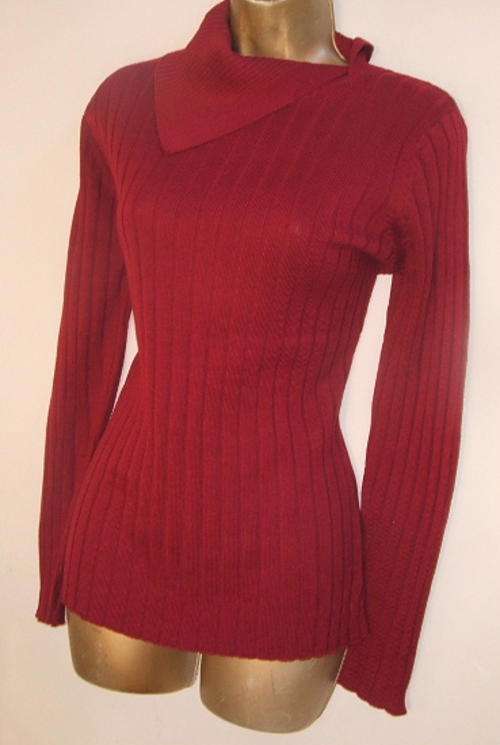 New 12 / 36  New red jersey lovely fit looks stunning on longer length team with leggings.