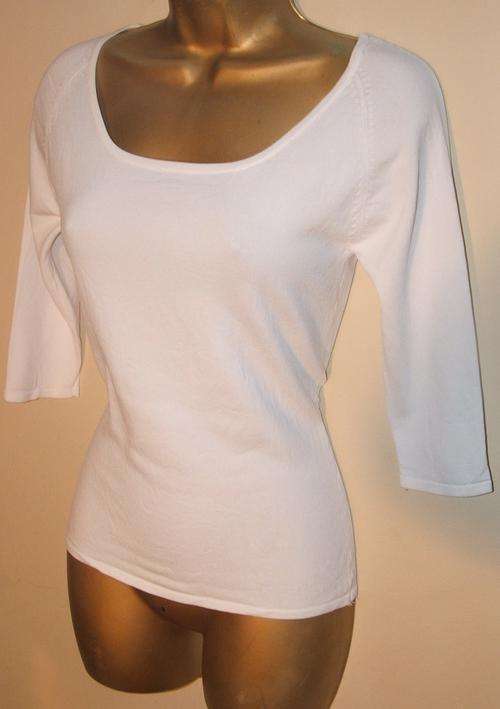 8 - 10 32 - 34 Ladies white fitted knit wear jersey- fitted stunning on !
