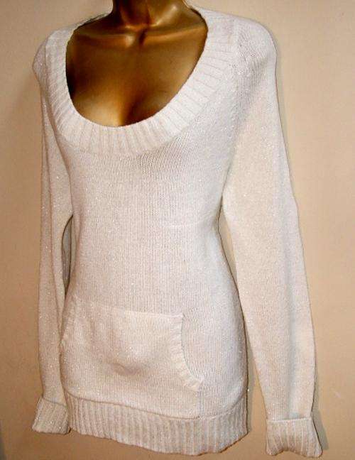 14 / 38 New Old Navy - Ladies white and gold thread jersey top.