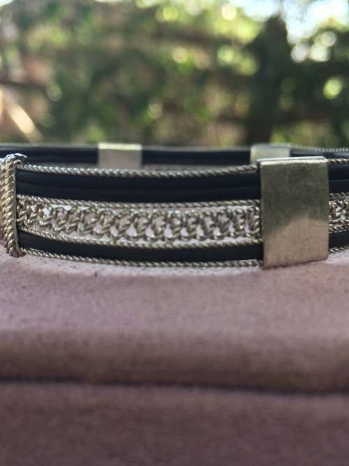 ELEPHANT HAIR BANGLE.