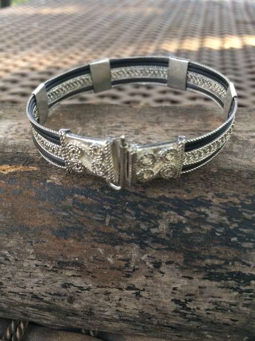 ELEPHANT HAIR BANGLE.