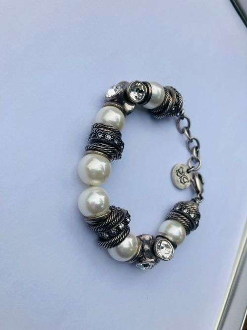 STUNNING MIGLIO PEARL AND SWAROVSKI BRACELET.