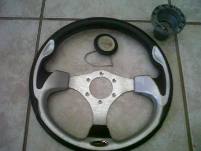 RACING STEERING WHEEL WITH HUB
