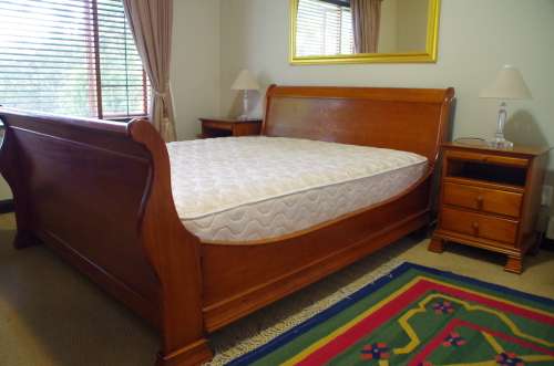 Solid wood sleigh bed