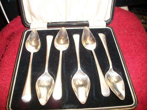 SET OF GRAPEFRUIT SPOONS