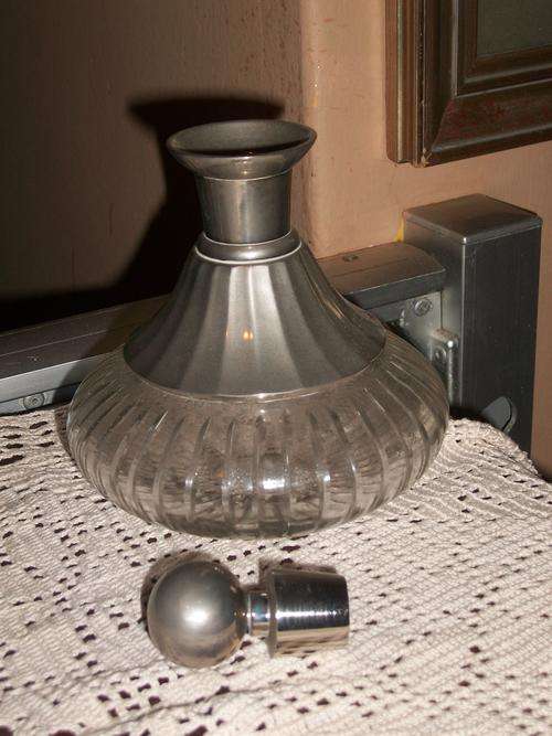 BEAUTIFUL AND INTERESTING SHORT DECANTER/SCENT BOTTLE. SIZE