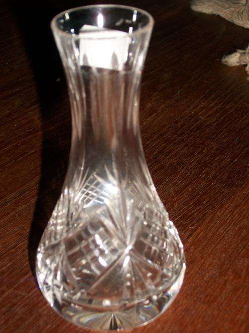 PRETTY SMALL CRYSTAL VASE FOR A SINGLE ROSE SIZE. SMALL 5 CM