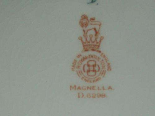 BEAUTIFUL LARGE ROYAL DOULTON CHARGER. MAGNOLLA. SIZE 34CM.