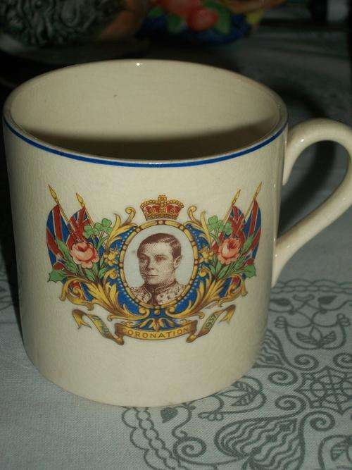 PORCELAIN MUG CORONATION. SIZE;