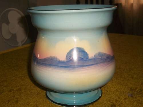 BESWICK FLOWER VASE WITH FROGG.