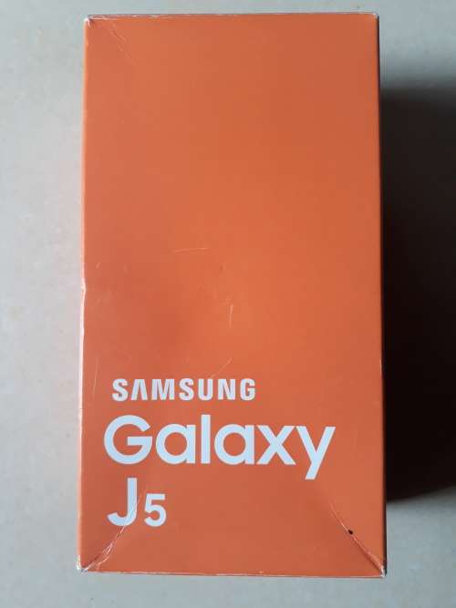 Good condition J5 samsung phone DOES NOT START UP Free delivery via POSTNET
