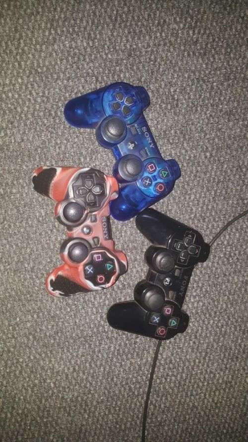 Ps 3 Console + 17 Games + 3 Controles