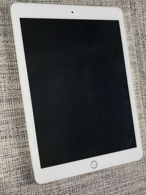 Apple iPad 6 Silver 32GB WiFi & LTE-Excellent Condition!