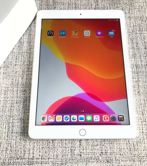 Apple iPad 6 Silver 32GB WiFi & LTE-Excellent Condition!