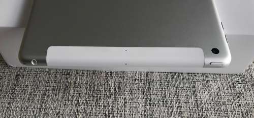 Apple iPad 6 Silver 32GB WiFi & LTE-Excellent Condition!