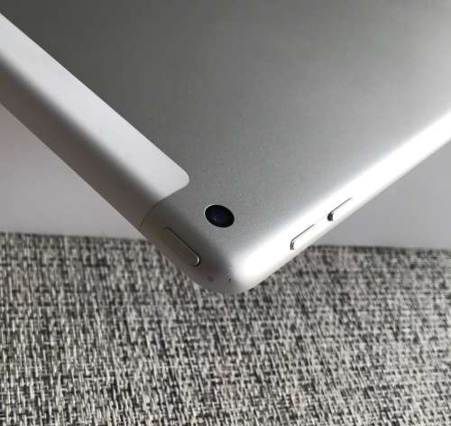 Apple iPad 6 Silver 32GB WiFi & LTE-Excellent Condition!