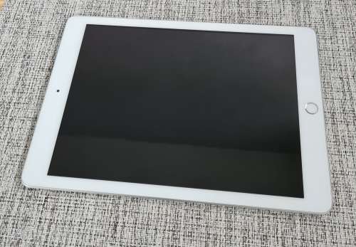 Apple iPad 6TH GEN Silver 32GB WiFi