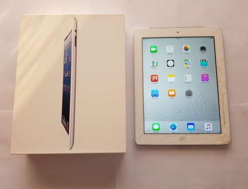 Apple iPad 3 64GB WIFI & Cellular Silver. Cracked screen
