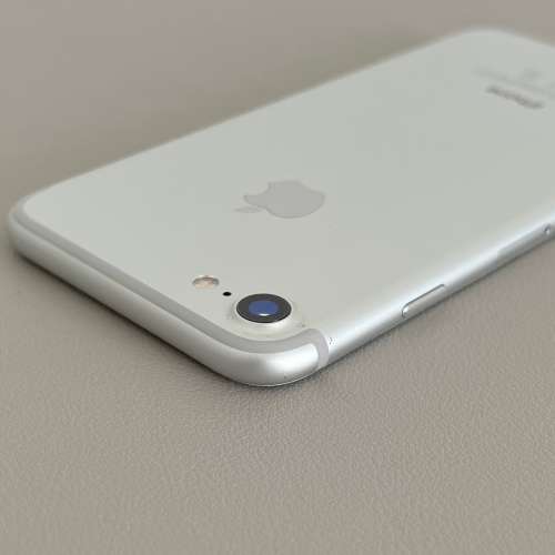Apple iPhone 7 Silver 32GB READ!!! SOLD AS IS!!!