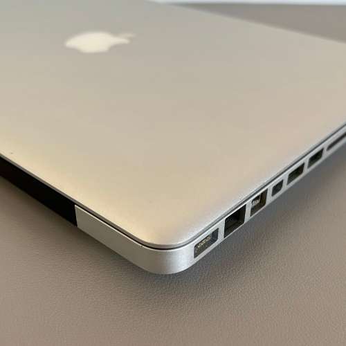 Apple MacBook Pro 13 Inch Mid 2010 Intel Core 2 Duo. 500GB HDD/4GB RAM (SOLD AS IS/READ DESCRIPTION)