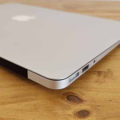 Apple MacBook Air 13 Inch Early 2014 Intel Core i5 256GB SSD/4GB RAM (1 Month Warranty)