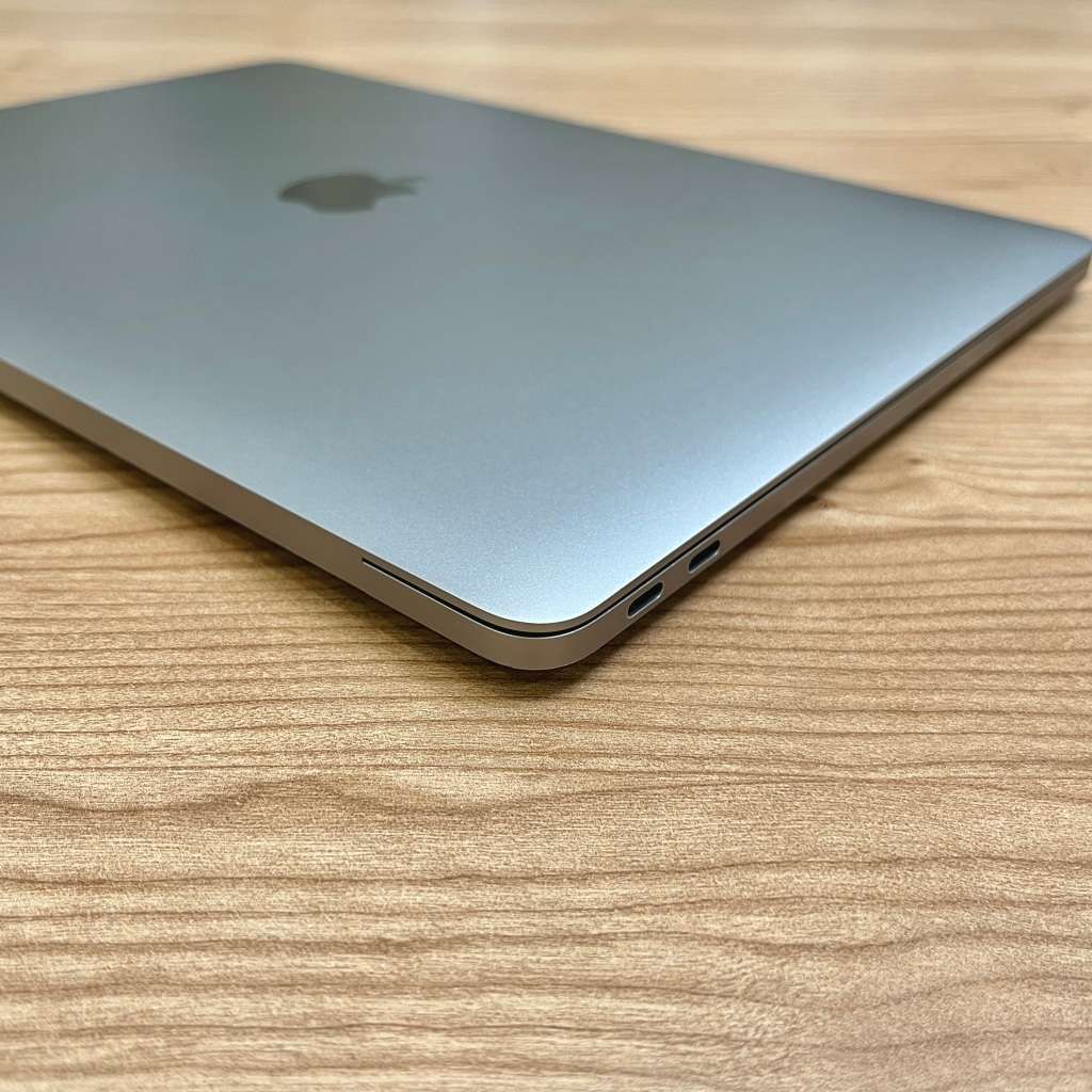 Apple MacBook Pro 13 Inch 2017 | Space Grey | Intel Core i5 | 128GB SSD/8GB RAM | READ AD!